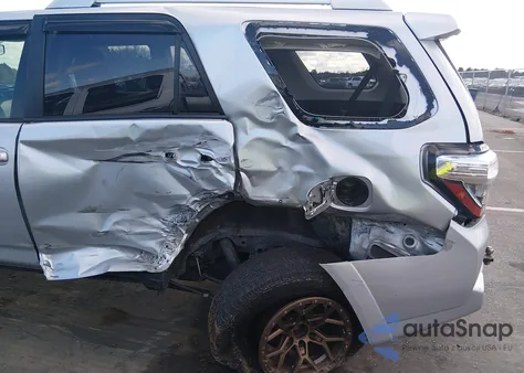 2018 Toyota 4Runner Sr5 z USA, uszkodzony, nr VIN JTEZU5JR1J5185083